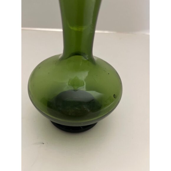 Hand Blown Green Glass Flower Bud Vase Made in Korea 6 1/2” - Picture 5 of 6